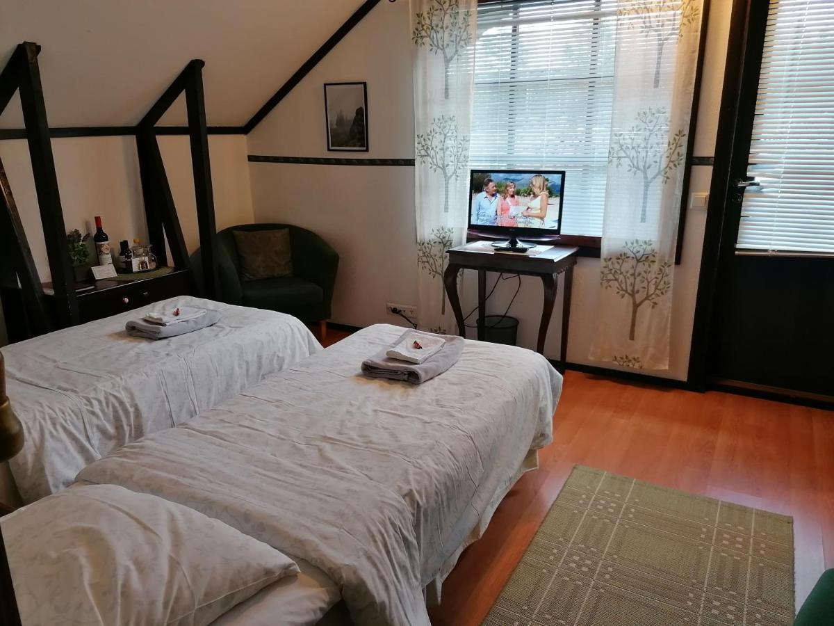 Cronin'S Guesthouse Bed & Breakfast 黑诺拉 外观 照片