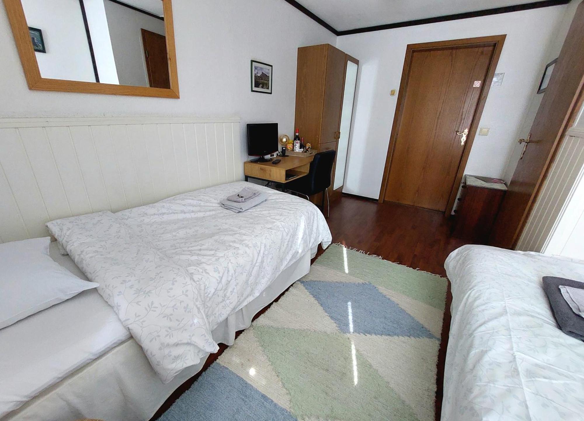 Cronin'S Guesthouse Bed & Breakfast 黑诺拉 外观 照片